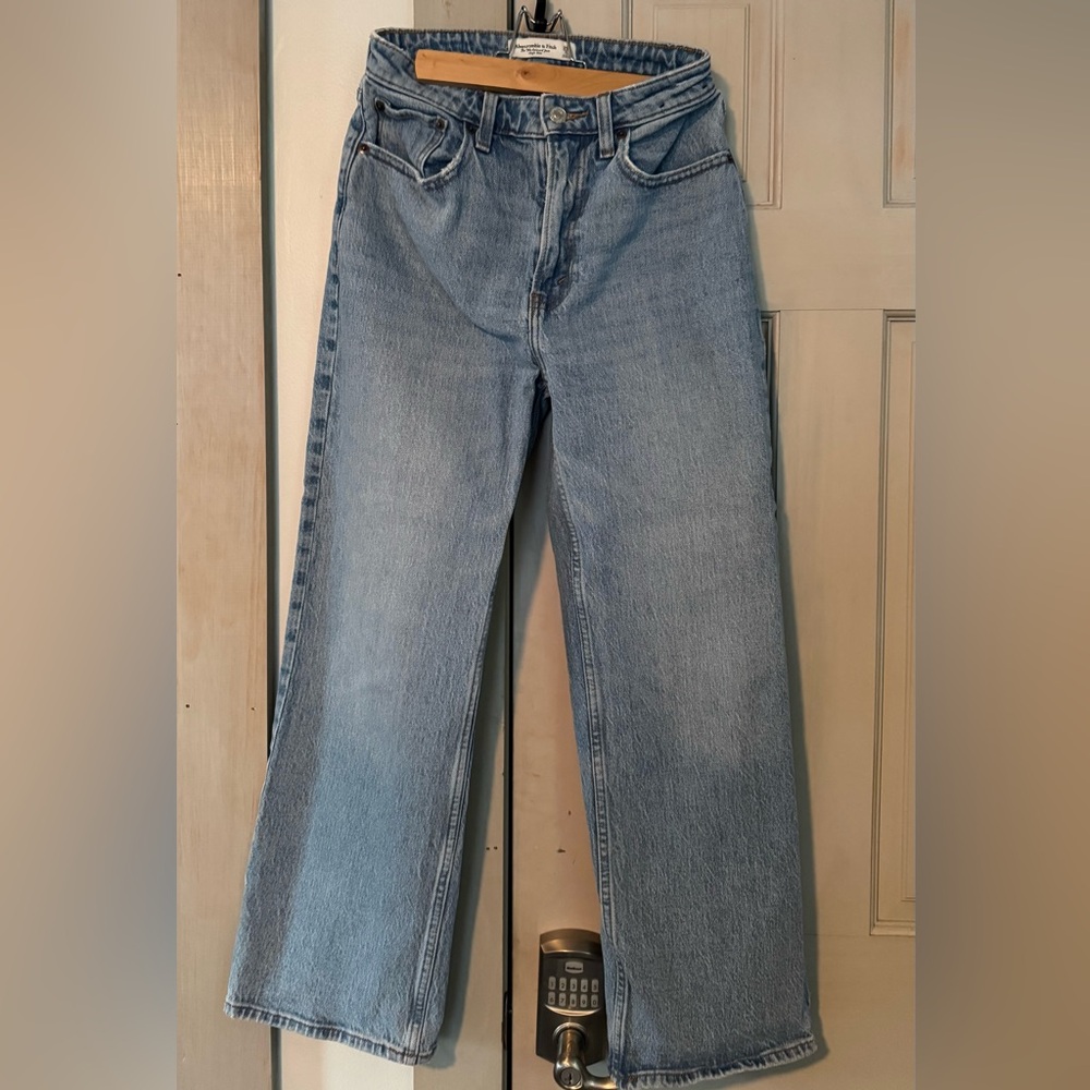 Abercrombie & Fitch 90s High Rise Relaxed Jean - CURVE LOVE 25 XTRA SHORT